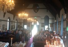 Света Литургија во црквата Свети Никола во Перт