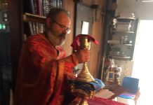 Света Литургија во црквата Свети Никола во Перт (Свети Три Светители)