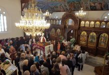 Велика Сабота во црквата Света Петка во Мил Парк (Вечерна богослужба со Василиева Литургија)