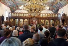 Света Литургија во црквата Света Петка во Мил Парк