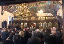 Празникот Духовден во црквата Света Петка во Мил Парк