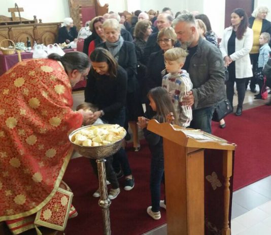 Света Литургија во црквата Свети Никола во Престон (15-та Недела по Педесетница)