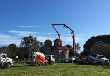 Се изработи пешачката патека околу новоизградената црква во манастирот Донибрук