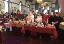 Света Литургија во црквата Свети Никола во Перт (15-та Недела по Педесетница)