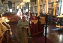 Света Литургија во црквата Свети Никола во Перт (14-та Недела по Педесетница)