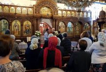 Света Литургија во црквата Света Петка во Мил Парк