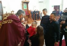 Света Литургија во црквата Свети Никола во Престон (Крстопоклона недела)