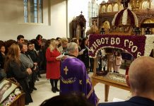 Утрена богослужба и Оплакувањето Христово во црквата Света Петка во Мил Парк