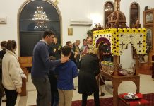 Утрена богослужба и Оплакувањето Христово во црквата Света Злата Мегленска во Хоперс Кросинг