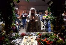 Утрена богослужба и Оплакувањето Христово во црквата Успение на Пресвета Богородица во Бризбен