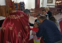 Света Литургија во црквата Свети Никола во Престон