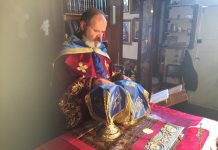 Света Литургија во црквата Свети Никола во Перт (15-та Недела по Педесетница)