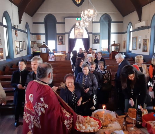 Света Литургија во црквата Свети Никола во Перт