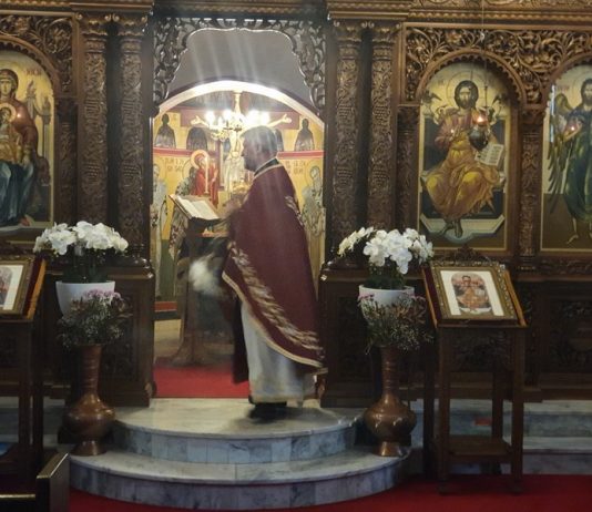 Света Литургија во црквата Света Петка во Мил Парк