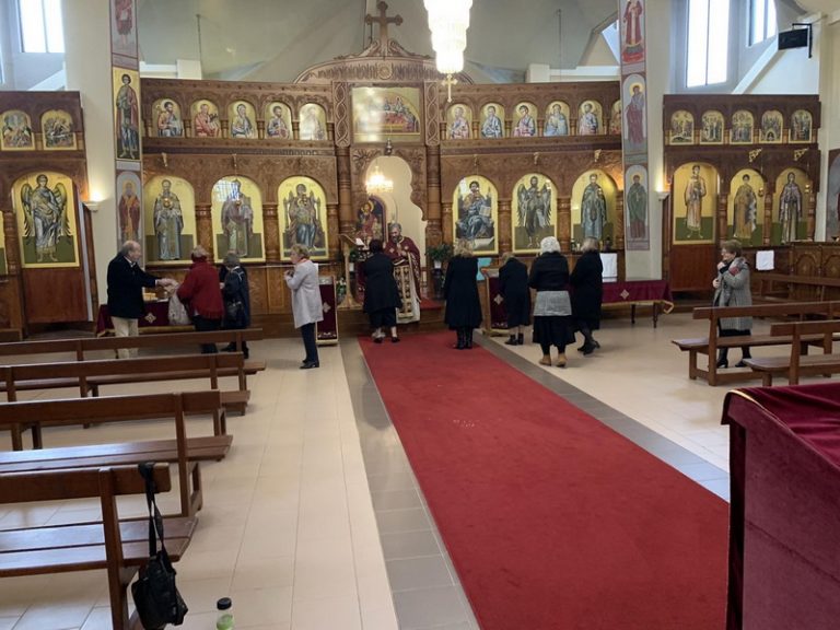 Света Литургија во црквата Свети Никола во Престон