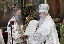 Патријархот српски Порфириј му врачи на архиепископот Стефан Томос со кој се потврдува автокефалноста на Македонската Православна Црква - Охридска Архиепископија