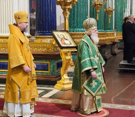 Света Архиерејската Литургија во Исакиевскиот собор во Санкт Петербург