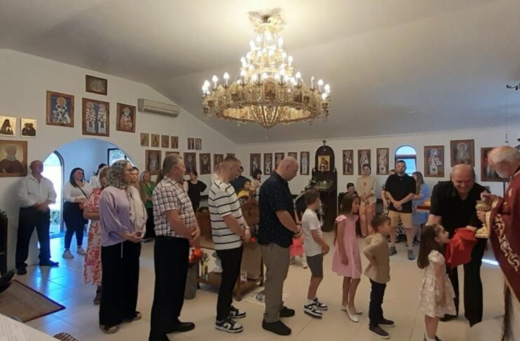 Божик во Донибрук