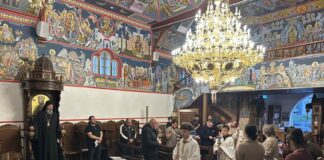 Светла Сабота – Пасхална Златоустова Литургија на Англиски јазик