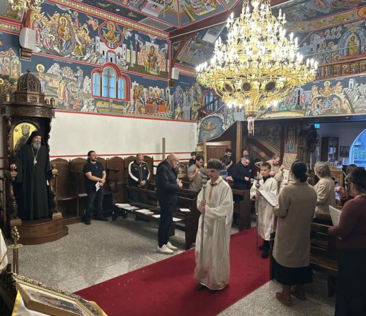 Светла Сабота – Пасхална Златоустова Литургија на Англиски јазик